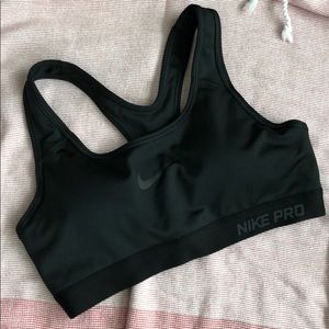 Dry-Fit Nike sports bra. Small. NWOT 🥎